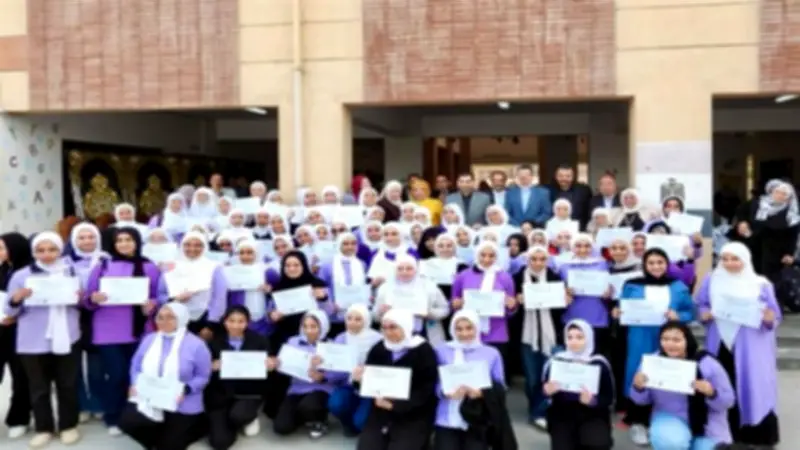 وزير التعليم يهنئ طلاب الثانوية بتسليمهم شهادات برمجة معتمدة من اليابان