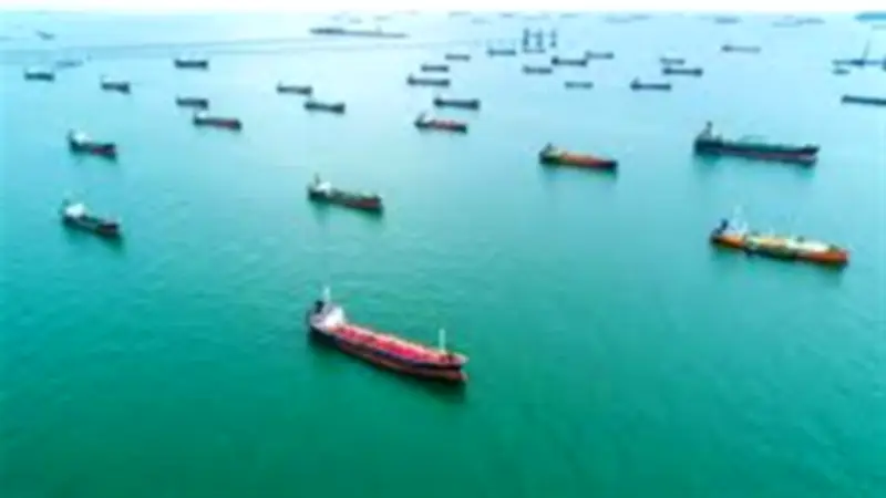 أستاذ اقتصاد: اختناق الممرات البحرية يضيق شرايين الطاقة أمام الاقتصاد العالمي