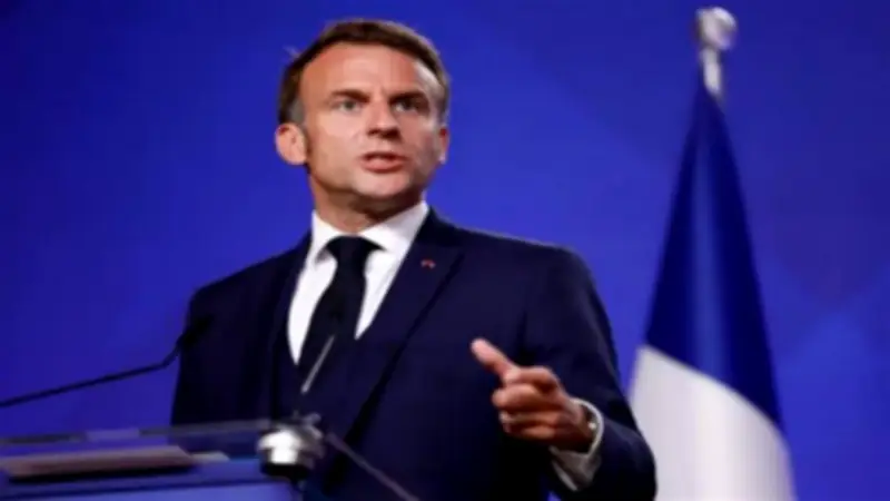 ماكرون: المواقف الأمريكية والإيرانية بشأن حصار مضيق هرمز خطأ من كلا الجانبين