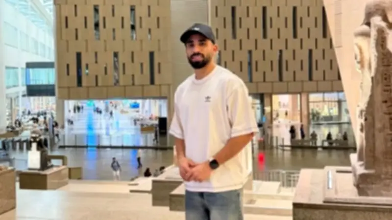 مروان عطية يخطف الأنظار من المتحف المصري الكبير ويثير جدلاً حول انتقاله