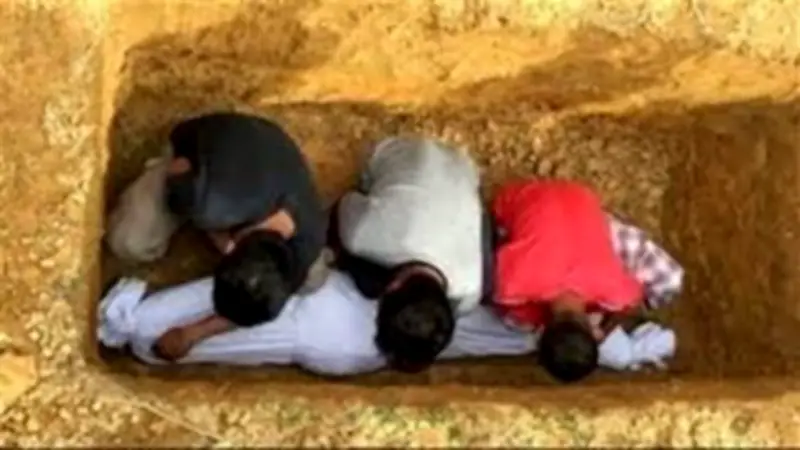 الأزهر للفتوى يوضح حكم دفن المرأة مع الرجل في قبر واحد والضوابط الشرعية