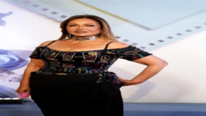 ليلى علوي تتألق بإطلالة فرعونية في افتتاح مهرجان أسوان الدولي لأفلام المرأة