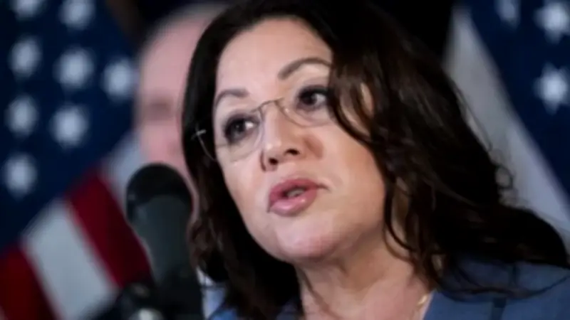 استقالة وزيرة العمل الأمريكية لوري تشافيز-ديريمر وسط تحقيق في شبهات سوء سلوك