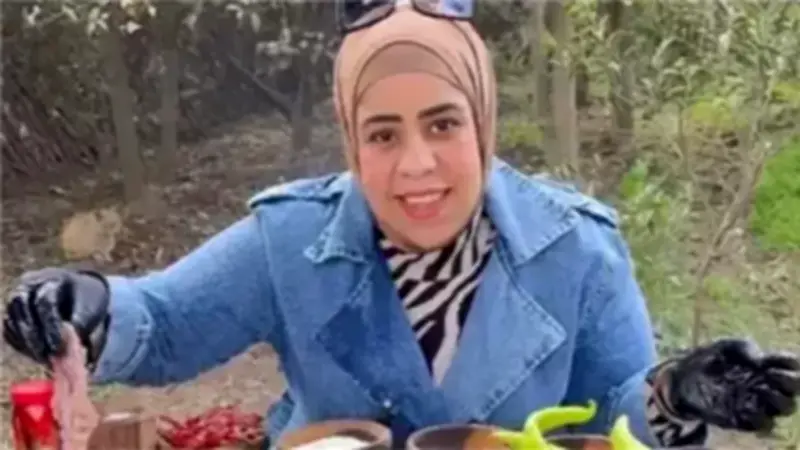 محكمة الاقتصادية تنظر اليوم في ثاني جلسات استئناف البلوجر أم مكة على حكم الحبس