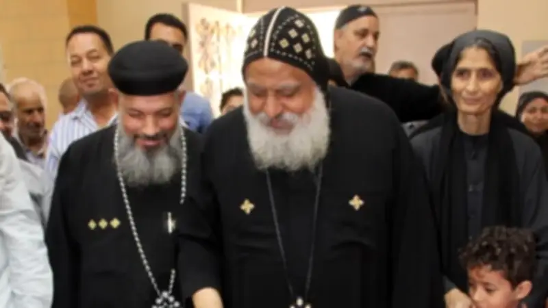 مائدة محبة تجمع الأنبا ميخائيل مع شعبه في احتفالات عيد القيامة بحلوان والمعصرة