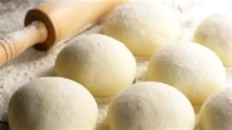 تفسير رؤية العجين في المنام للمرأة والرجل حسب ابن سيرين: دلالات الخير والمال والزواج