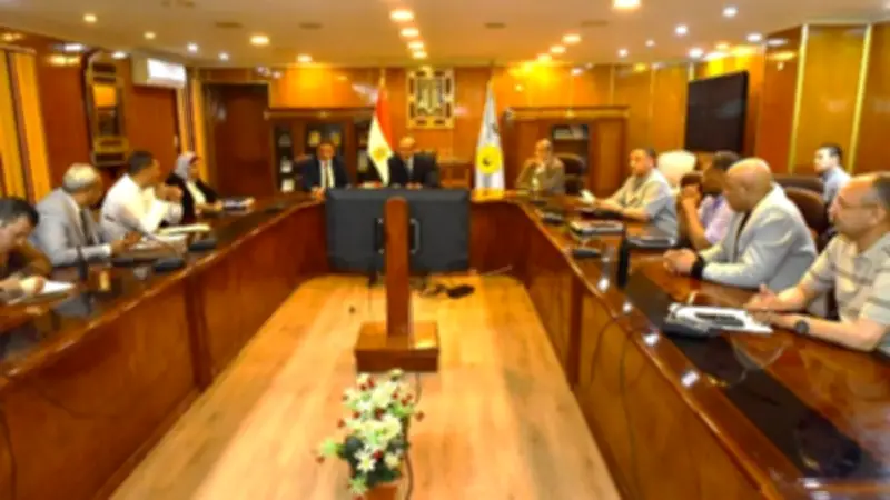 محافظ أسيوط يوجه بتسريع تقنين أراضي الدولة والتصالح في مخالفات البناء