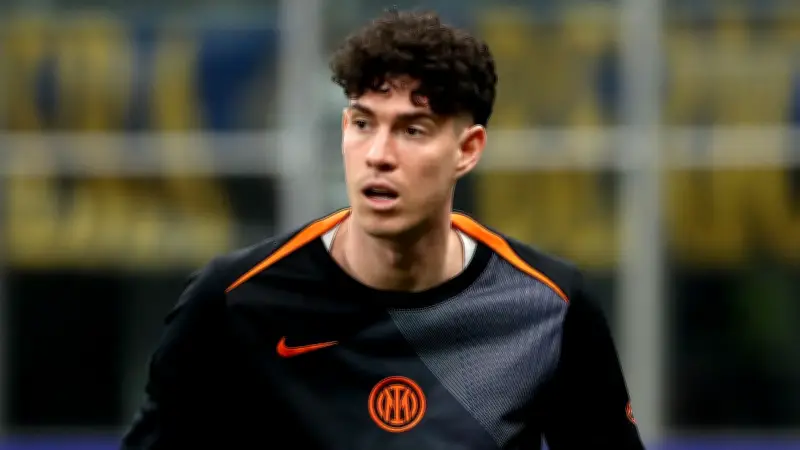 أكانجي يغضب من أسئلة انتقال باستوني لبرشلونة: اسألوه هو!