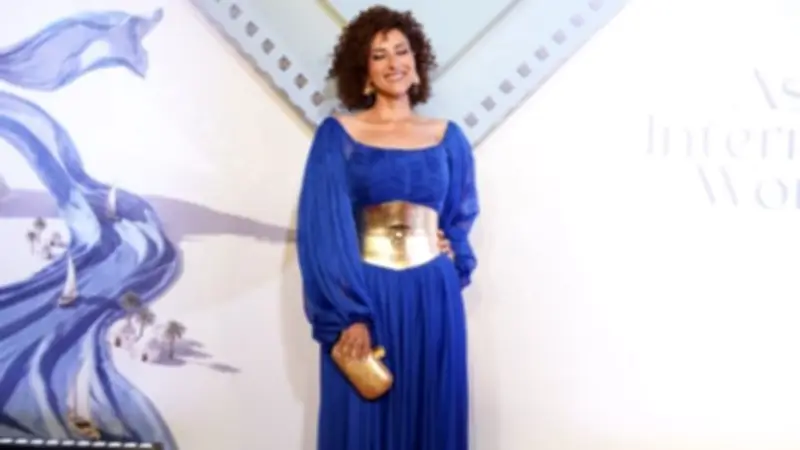حنان مطاوع تخطف الأنظار بإطلالة جريئة في افتتاح مهرجان أسوان لسينما المرأة