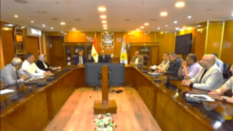 محافظ أسيوط يوجه بتسريع فحص طلبات تقنين أراضي الدولة المستوفية للشروط