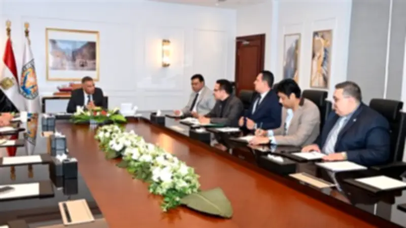 محافظ جنوب سيناء يطلق خطة طموحة لتطوير الصحة وتعزيز السياحة العلاجية