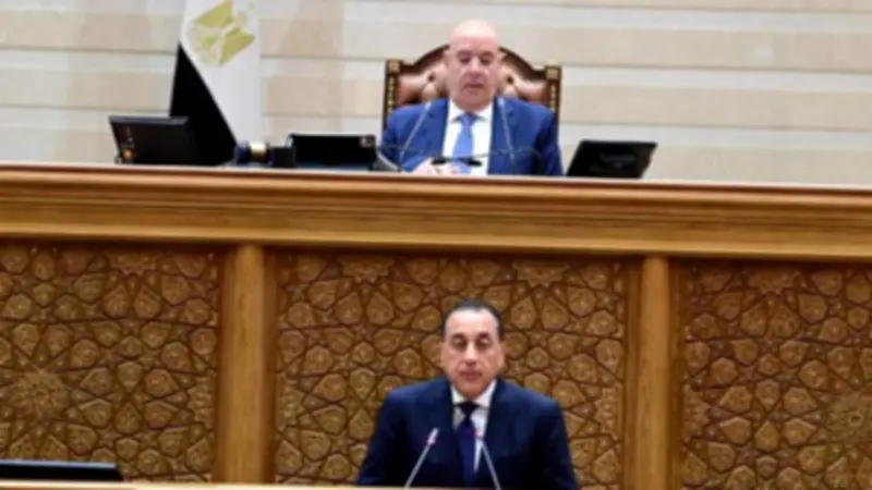 رئيس الوزراء أمام البرلمان: إجراءات استباقية لحماية الاقتصاد من تداعيات الأزمة العالمية