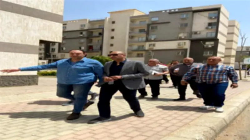 رئيس جهاز مدينة الشروق يوجه بتحسين المسطحات الخضراء ورفع مستوى النظافة