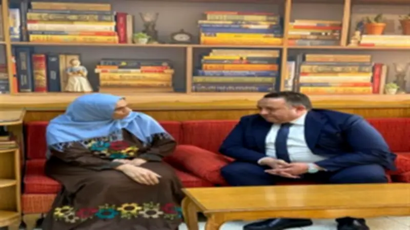 نقيب المهندسين يزور مهندسة الطاقة الذرية ويوجه بصرف معاشها في دار رعاية المسنين