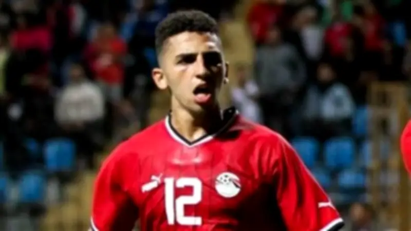 توروب يستدعي كوكا لتدعيم الظهير الأيسر في مواجهة بيراميدز الحاسمة