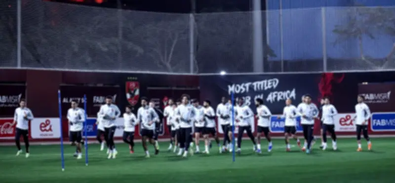 لاعب الأهلي يطالب بالرحيل في الصيف ورد حاسم من الإدارة