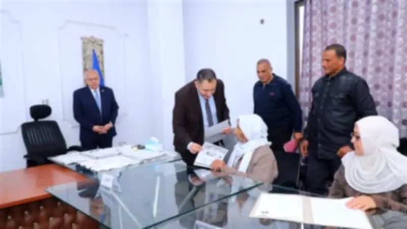 محافظ دمياط يزور كفر البطيخ في إطار مبادرة "المحافظ هيجيلك" للتواصل المباشر مع المواطنين