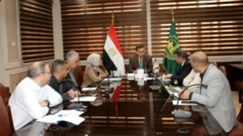 محافظ القليوبية يبحث مع رئيس جهاز تنظيم النقل تطوير منظومة النقل الجماعي