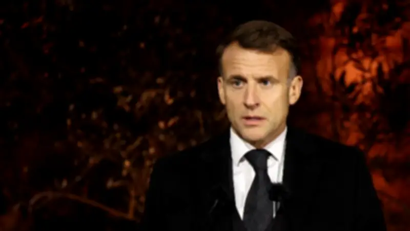 ماكرون يكرم أبطال مجزرة باتاكلان بوسام جوقة الشرف في ذكراها العاشرة