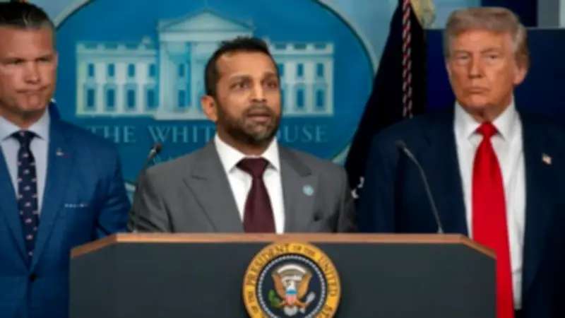 مدير مكتب التحقيقات الفيدرالي يرفع دعوى قضائية ضد مجلة ذا أتلانتيك بتهمة التشهير