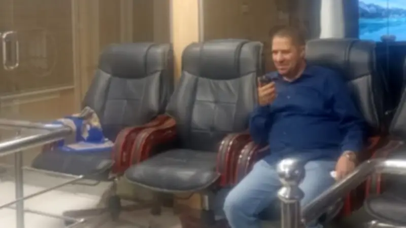 سكرتير عام بني سويف يراقب تطبيق مواعيد غلق المحال التجارية من مركز السيطرة