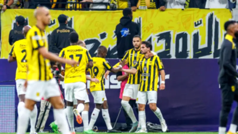 شبح الإيقاف يطارد نجوم الاتحاد قبل مواجهة التعاون في دوري روشن
