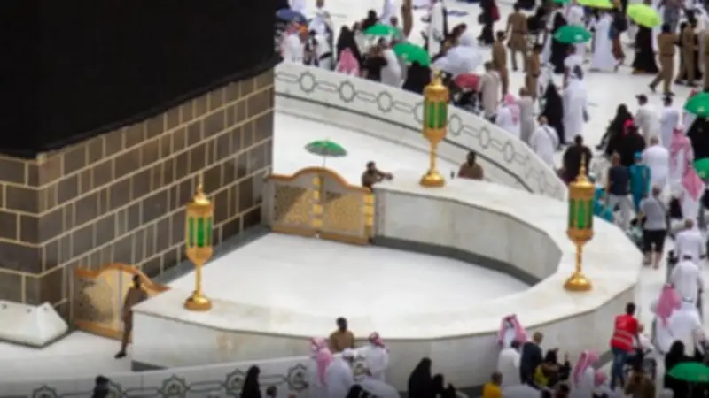 هل يجوز الصلاة داخل حجر الكعبة؟ عالم أزهري يوضح التفاصيل الشرعية