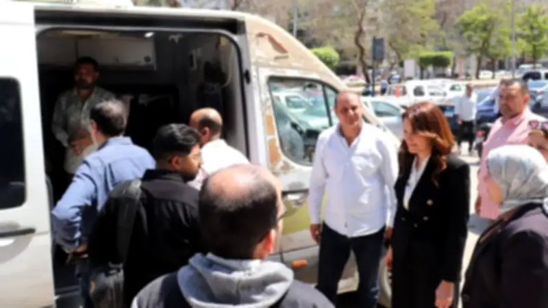 محافظة الجيزة تشغّل سيارات المركز التكنولوجي المتنقلة لتلقي طلبات تراخيص المحال في الدقي والعجوزة