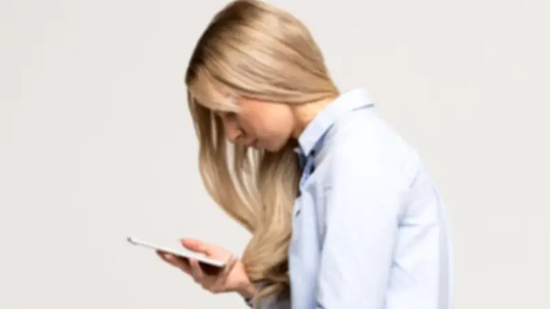 عادات يومية شائعة تدمر وضعية الجسم وتسبب آلام الرقبة والظهر بشكل صامت