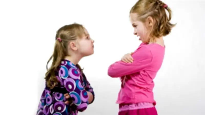 المقارنة بين الأبناء: آثارها النفسية الخطيرة وبدائل تربوية صحية