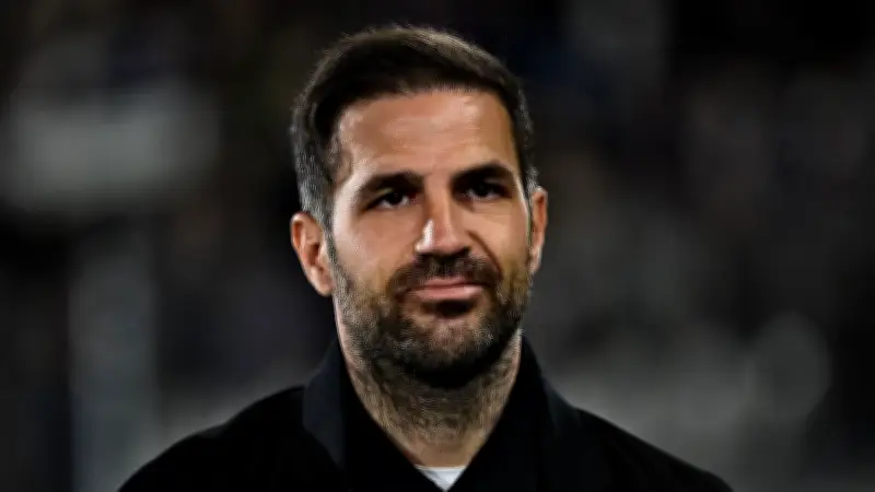 مدير كومو يرد على تهديد ريال مدريد لضم فابريجاس: لا نخاف من فقدانه