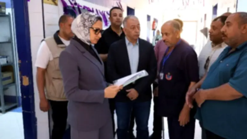 محافظ الوادي الجديد تقوم بزيارة مفاجئة للوحدة الصحية بقرية بولاق وتوجه بتعيين طبيب