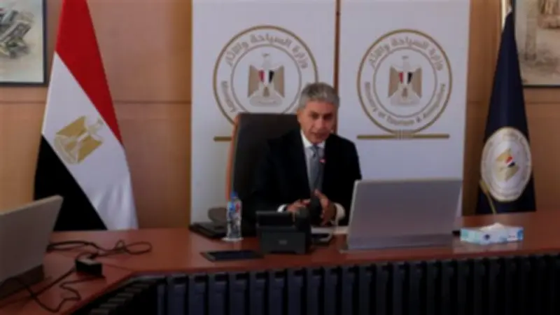 وزير السياحة والآثار يلتقي الملتحقين بالبرنامج المتقدم في القيادة التنفيذية لتعزيز المهارات