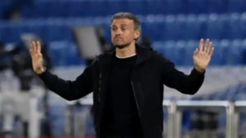 باريس سان جيرمان في حيرة قبل مواجهة بايرن ميونخ: إنريكي يحير الجماهير حول مصير فيتينها