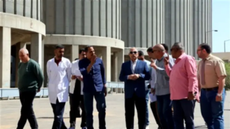 محافظ الإسماعيلية يتفقد مطحن الفيروز ومجمع الصناعات الكهربائية لتعزيز الإنتاج المحلي