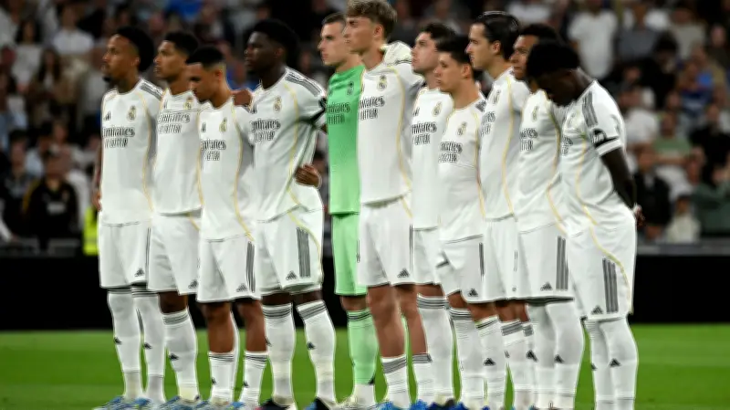 ريال مدريد يكسر حزنه بممر شرفي للشباب في البرنابيو قبل مباراة ألافيس