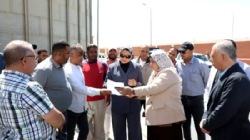 محافظ الوادي الجديد يتفقد صومعة الخارجة والوحدة الصحية ببولاق في جولات ميدانية مكثفة