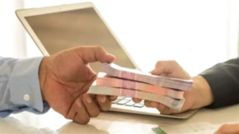 ما هي غرامة السداد المبكر على القروض البنكية؟ مصرفي يوضح التفاصيل والشروط