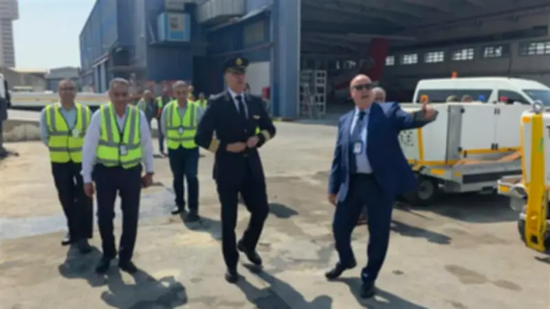 رئيس مصر للطيران يؤكد على العمل الجماعي لضمان نجاح موسم الحج خلال جولة تفقدية