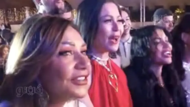 فنانو مهرجان أسوان يحيون وصلة رقص وغناء على أغنية 'أحسن ناس' لداليدا