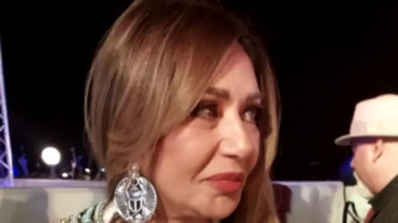 ليلى علوي تعيد ذكريات فيلم المصير في أسوان برقصتها على أغنية "علي صوتك"