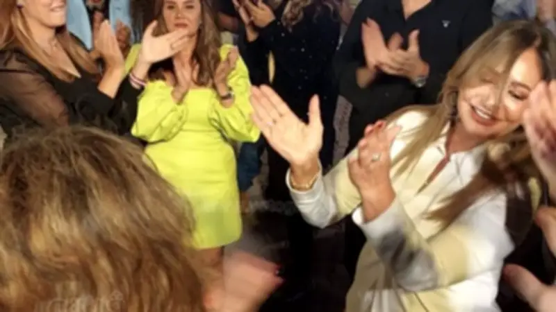 فنانات يرقصن على أنغام "طيبة تاني لا" في حفل مهرجان سينما المرأة بأسوان