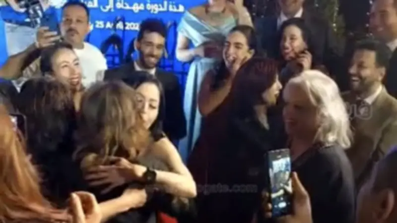 احتفال فني بعيد ميلاد سماح أنور وسلوى محمد علي في مهرجان سينما المرأة بأسوان