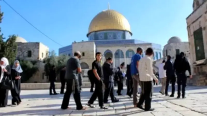 عشرات المستوطنين يقتحمون الأقصى ويؤدون طقوسًا تلمودية استفزازية