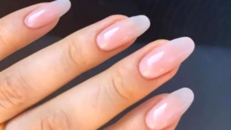 وصفات طبيعية فعّالة لعلاج اصفرار الأظافر واستعادة لونها الطبيعي