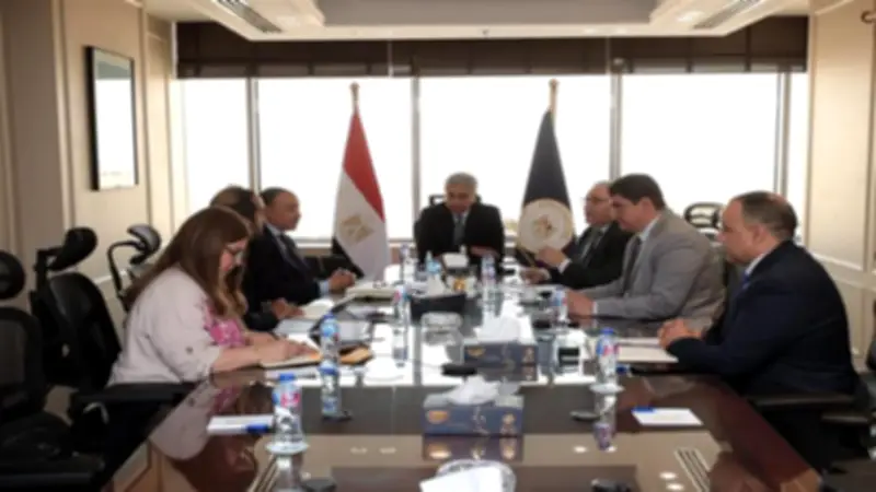 وزير السياحة يبحث تطوير التدريب في الغوص والأنشطة البحرية