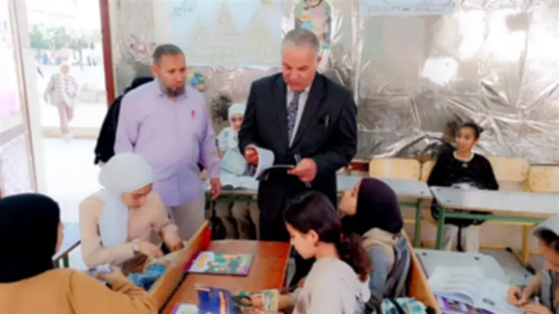 مدير تعليم الفيوم يتفقد سجلات التقييمات الشهرية والأسبوعية بمدارس طامية