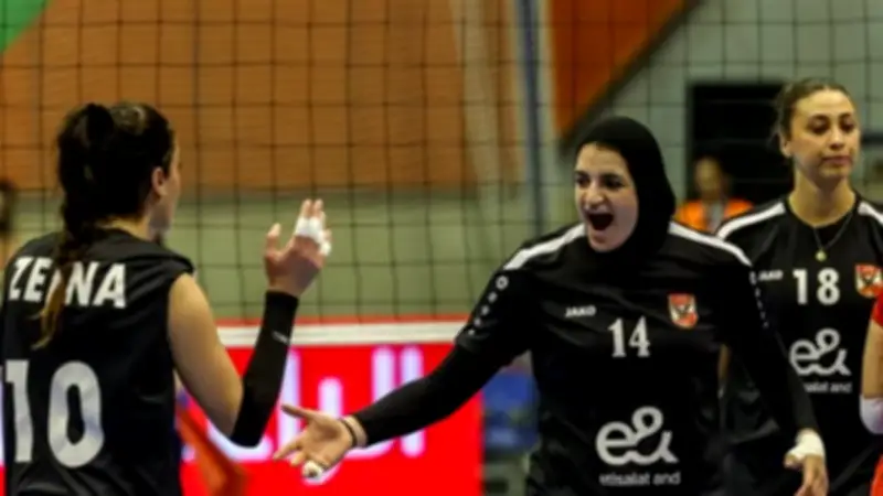 سيدات طائرة الأهلي في مواجهة البنك التجاري الكيني بنهائي أفريقيا