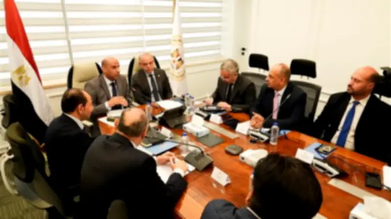 وزيرا الاستثمار والعمل يطلقان وحدة سريعة لحل مشكلات كبار المستثمرين