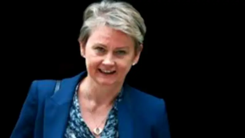 وزيرة خارجية بريطانيا: نأمل استئناف المفاوضات بين أمريكا وإيران لتسوية شاملة